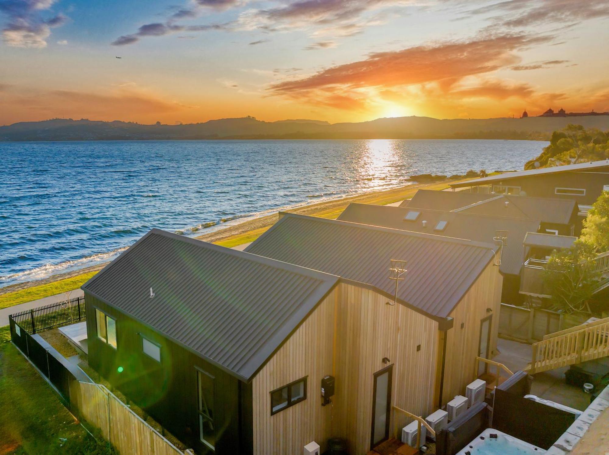 Brand New Lake Front Homes Spa Pool Taupo Eksteriør bilde