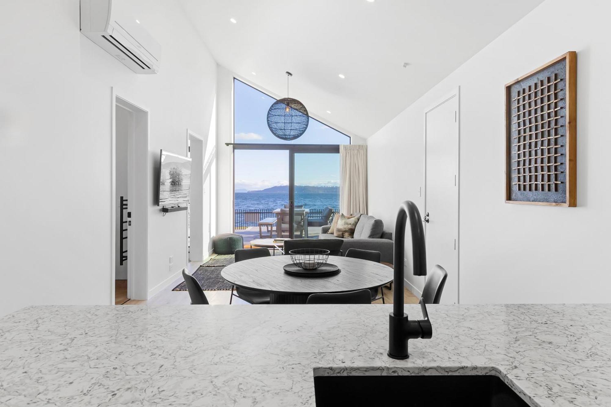 Brand New Lake Front Homes Spa Pool Taupo Eksteriør bilde
