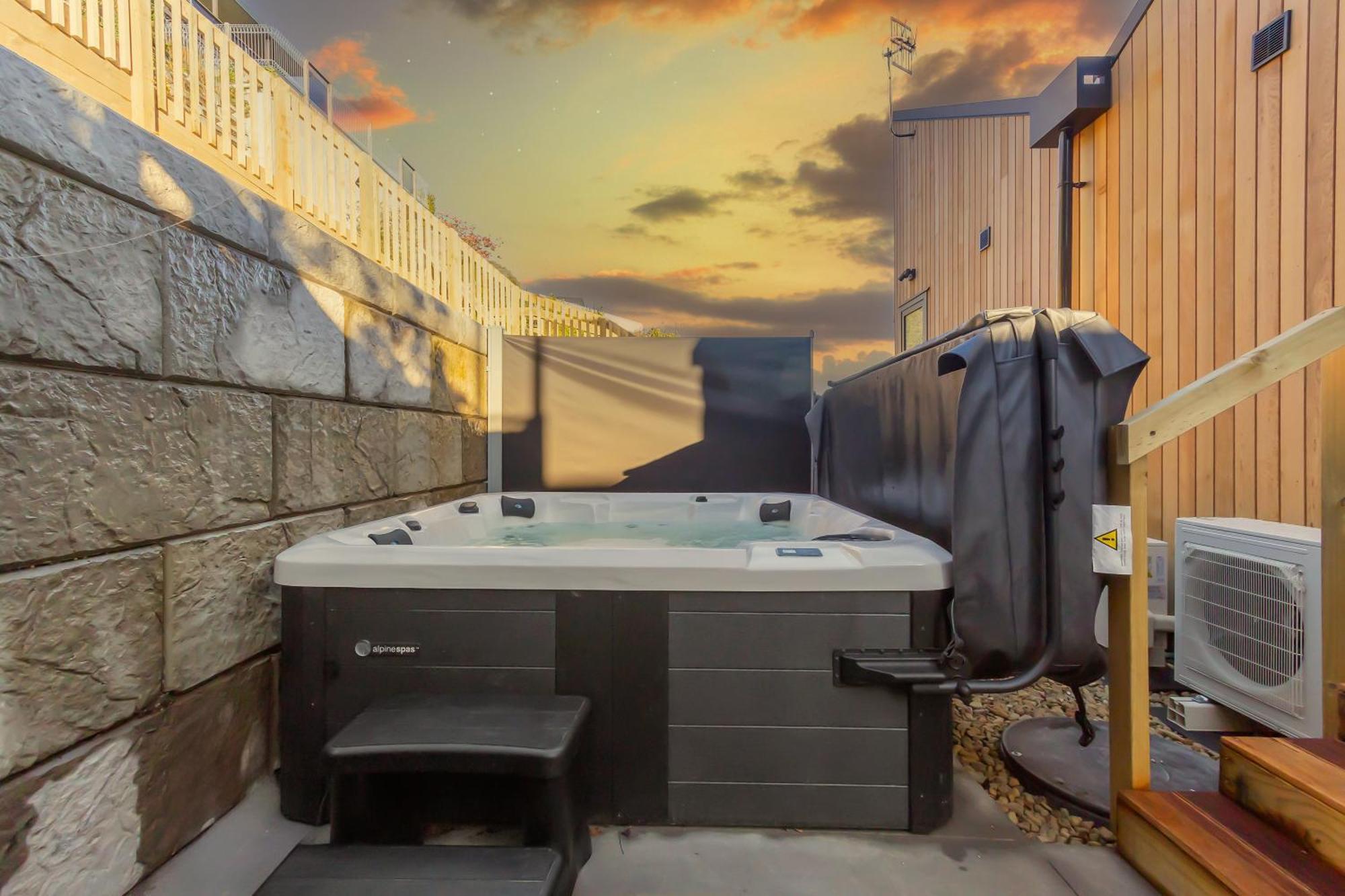 Brand New Lake Front Homes Spa Pool Taupo Eksteriør bilde